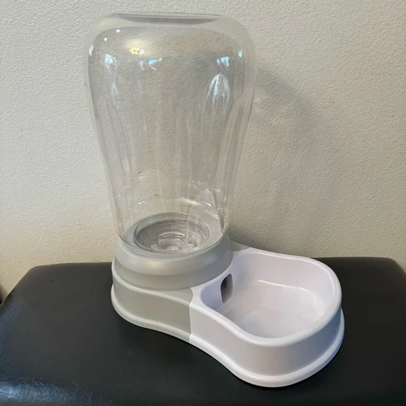 New. Automatic Pet/ Dog Water Bowl Dispenser 1.58 Gallon (6 L) – BPA-Free. Grey. - Picture 6 of 15